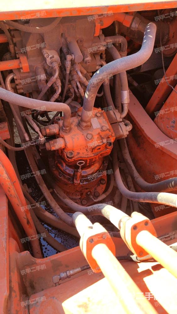 回轉(zhuǎn)馬達(dá)和主控閥（整機(jī)外觀）