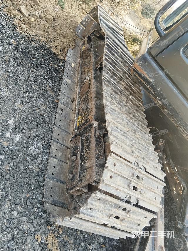 單側(cè)履帶整體（整機(jī)外觀）