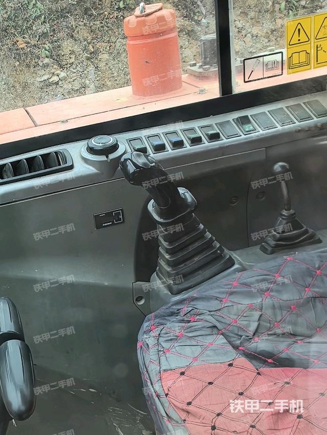 座椅左側(cè)控制臺/音響/含左手柄（駕駛室部分）