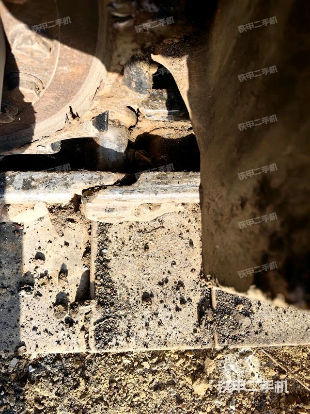 右驅(qū)動(dòng)輪（行走機(jī)構(gòu)）