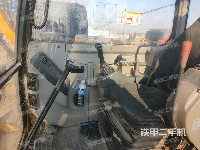 驾驶室整体（整机外观）