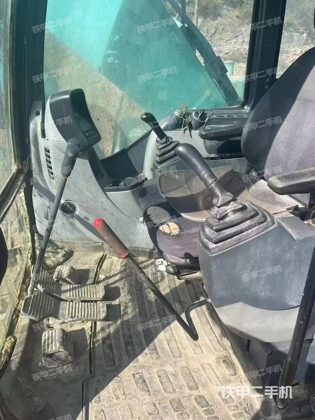 駕駛室整體（整機外觀）