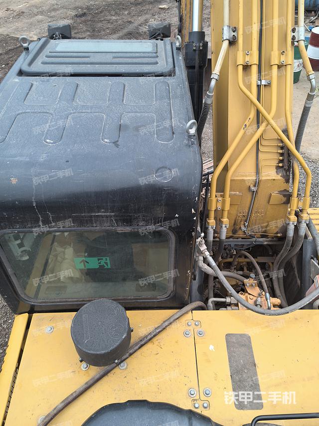 驾驶室顶部（整机外观）