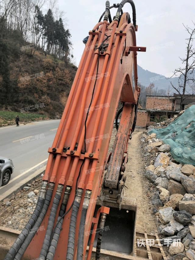 大臂背部俯視（工作和回轉(zhuǎn)裝置）