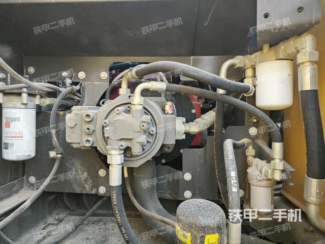 液壓泵斜45?右（大件艙室）