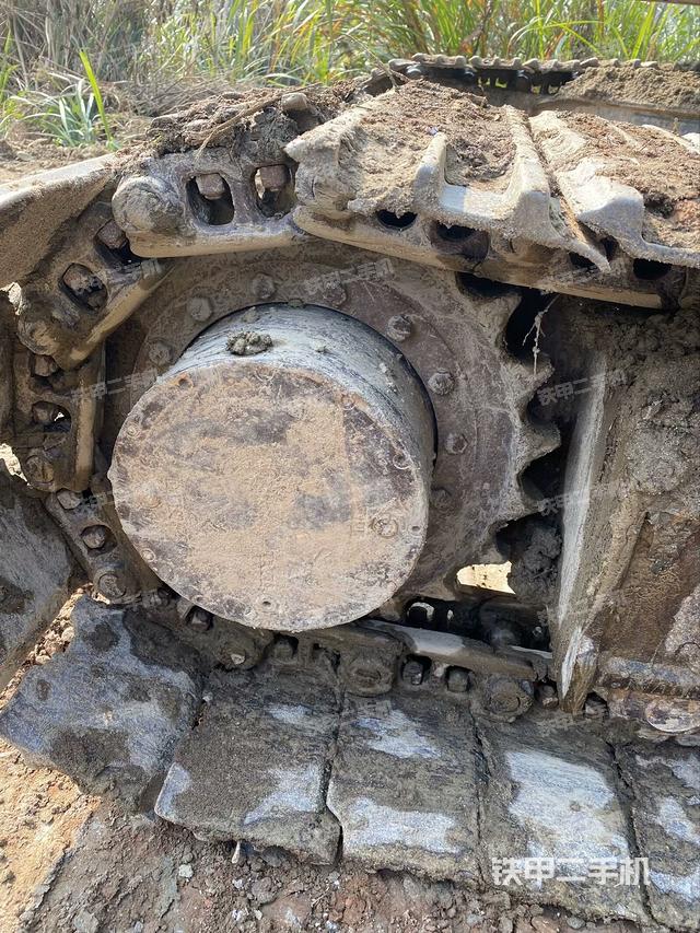 左驅(qū)動輪（行走機構(gòu)）