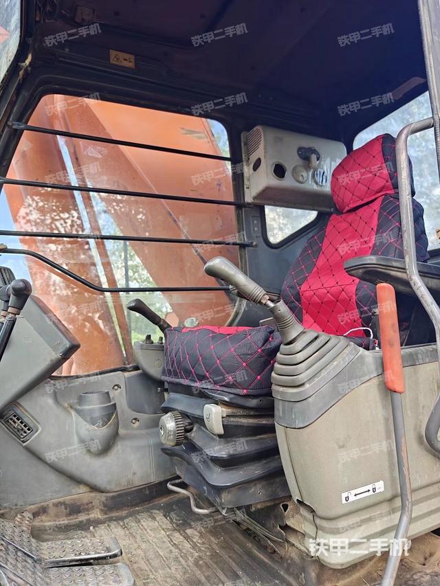 駕駛室整體（整機外觀）