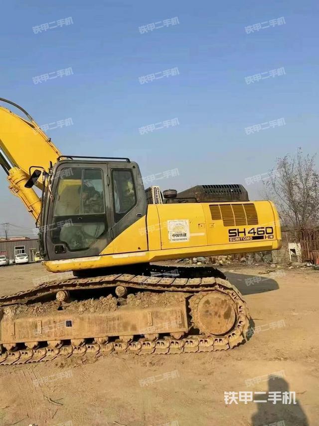 駕駛室整體(整機(jī)外觀) 駕駛室整體(整機(jī)外觀)