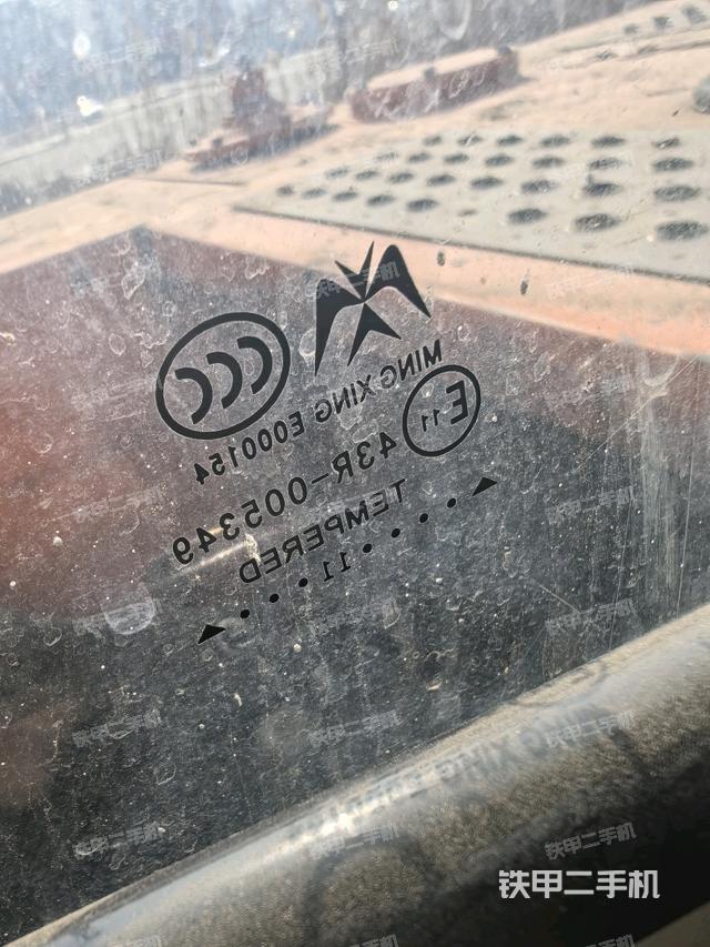 后窗玻璃角標（駕駛室部分）