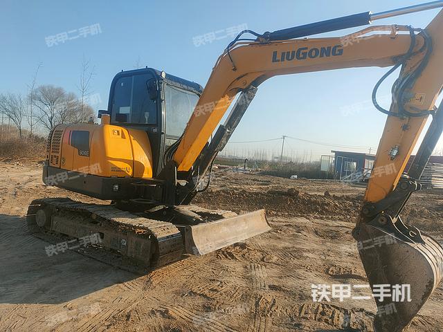 驾驶室顶部（整机外观）