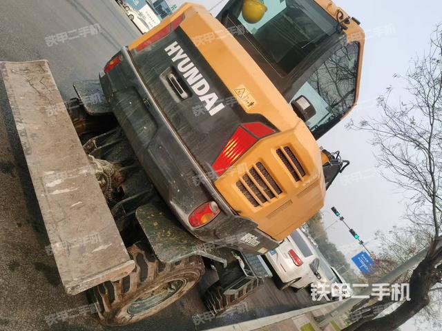 驾驶室顶部（整机外观）