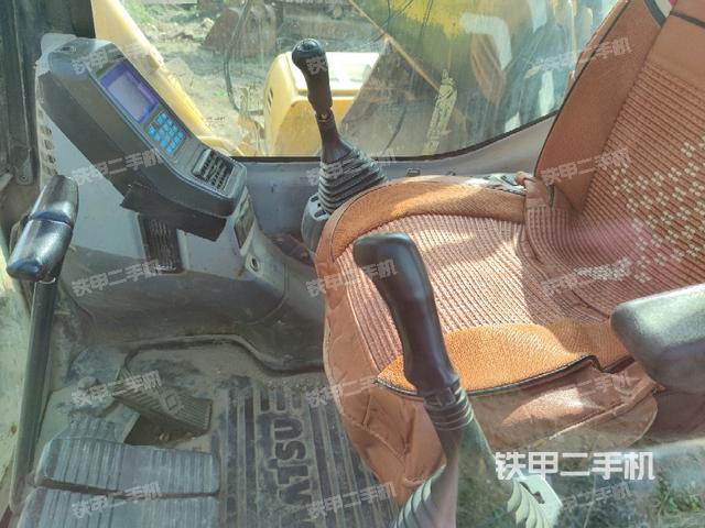 座椅右側控制臺/鑰匙門/油門/含右手柄（駕駛室部分）