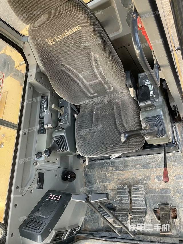 驾驶室整体（整机外观）