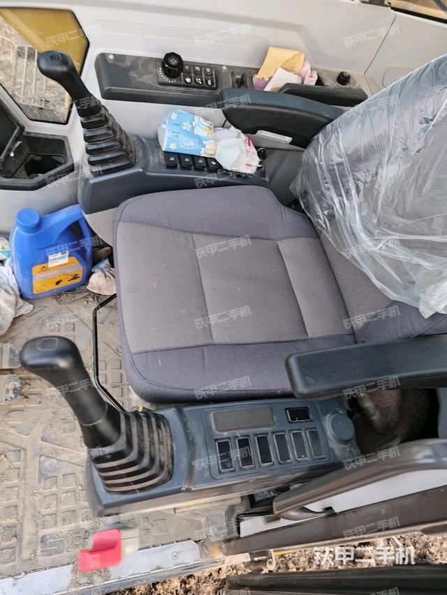 ?駕駛室正側(cè)（駕駛室部分）