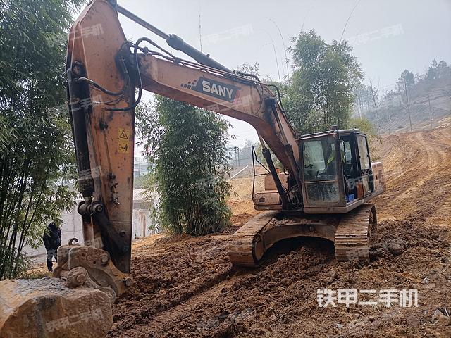 三一重工SY215C-9挖掘机