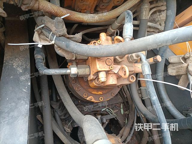 回转马达和主控阀（整机外观）