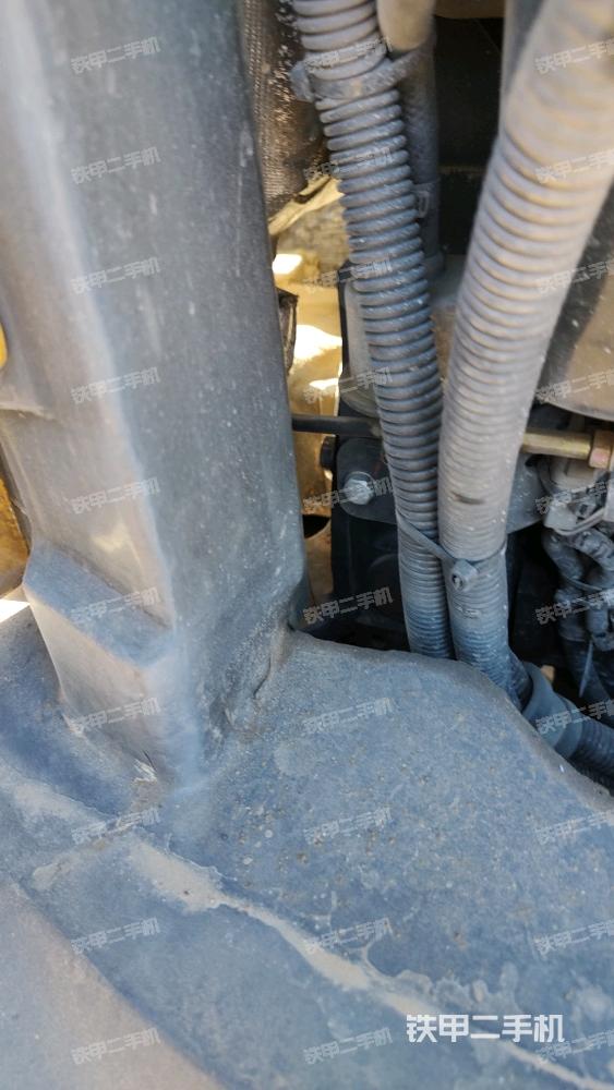 液壓泵艙室正面整體（整機(jī)外觀）