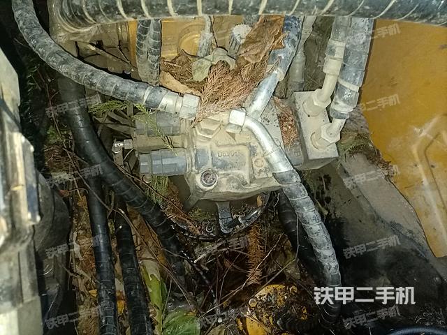 回转马达和主控阀（整机外观）