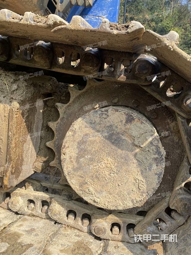 右驅(qū)動輪（行走機構(gòu)）