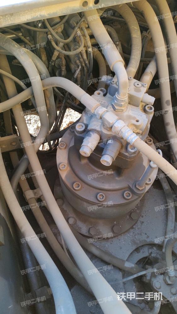 回轉(zhuǎn)馬達(dá)和主控閥(整機(jī)外觀) 回轉(zhuǎn)馬達(dá)和主控閥(整機(jī)外觀)