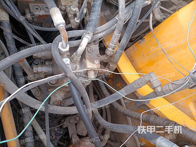 回转马达和主控阀（整机外观）