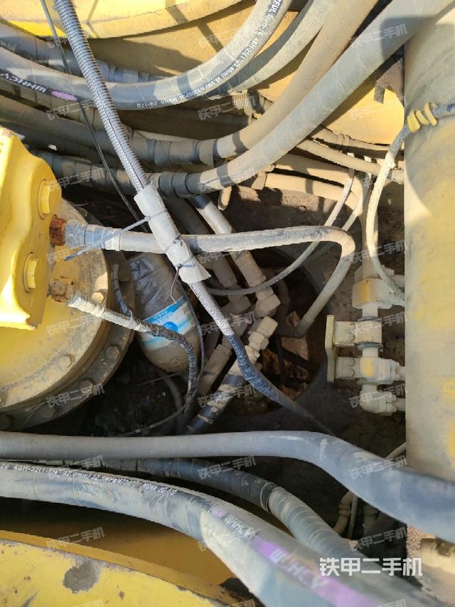 中央回轉接頭特寫（上車部件）