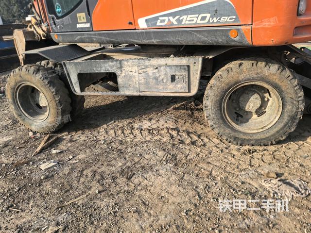 單側(cè)履帶整體（整機(jī)外觀）