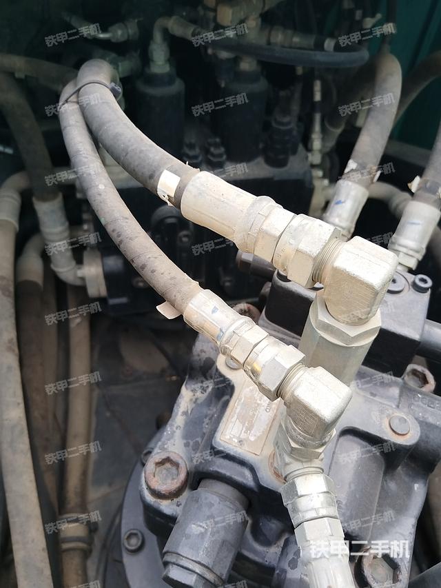 回轉(zhuǎn)馬達(dá)和主控閥（整機(jī)外觀）