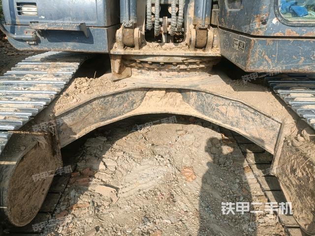 轉(zhuǎn)盤和下車架正前(工作和回轉(zhuǎn)裝置) 轉(zhuǎn)盤和下車架正前(工作和回轉(zhuǎn)裝置)