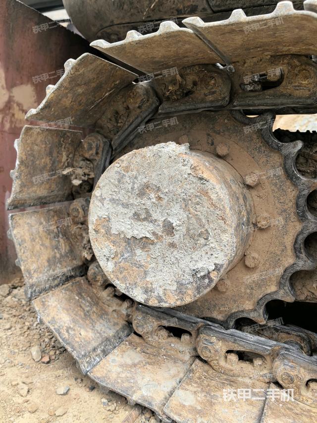 右驅(qū)動輪（行走機構(gòu)）