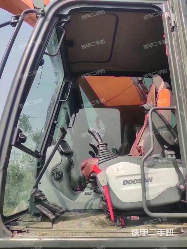 駕駛室整體（整機(jī)外觀）