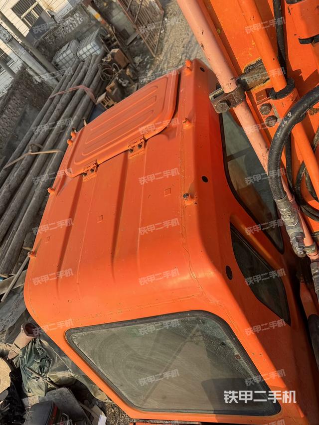 駕駛室頂部（整機(jī)外觀）