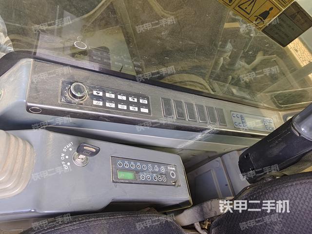 座椅右側(cè)控制臺(tái)/鑰匙門/油門/含右手柄(駕駛室部分) 座椅右側(cè)控制臺(tái)/鑰匙門/油門/含右手柄(駕駛室部分)