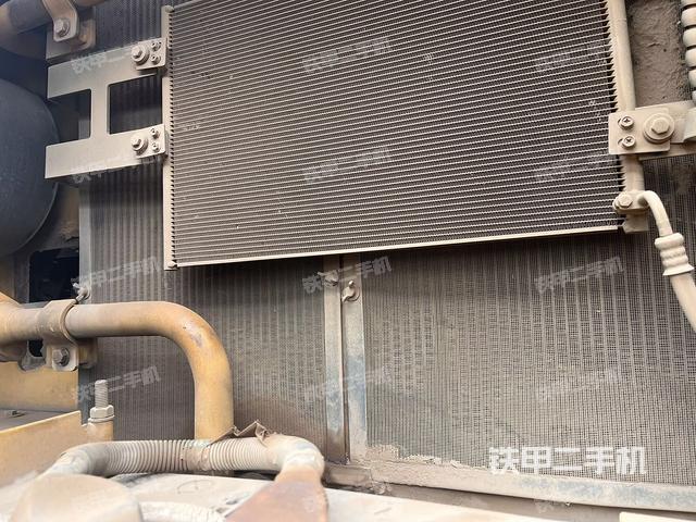 散熱器正面(大件艙室) 散熱器正面(大件艙室)