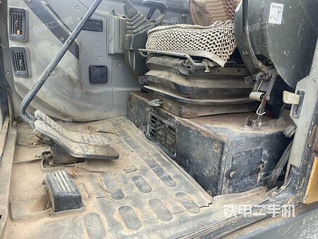 后窗玻璃角標(biāo)（駕駛室部分）