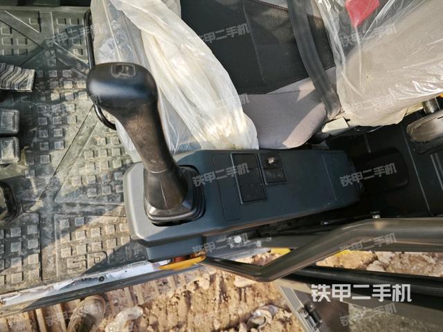 座椅左側(cè)控制臺/音響/含左手柄（駕駛室部分）