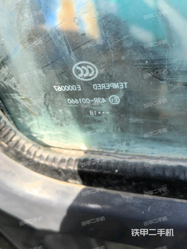 后窗玻璃角標(駕駛室部分) 后窗玻璃角標(駕駛室部分)