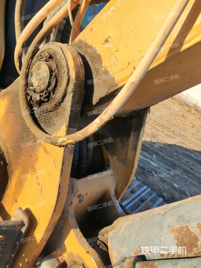 大臂根部?斜（工作和回轉(zhuǎn)裝置）