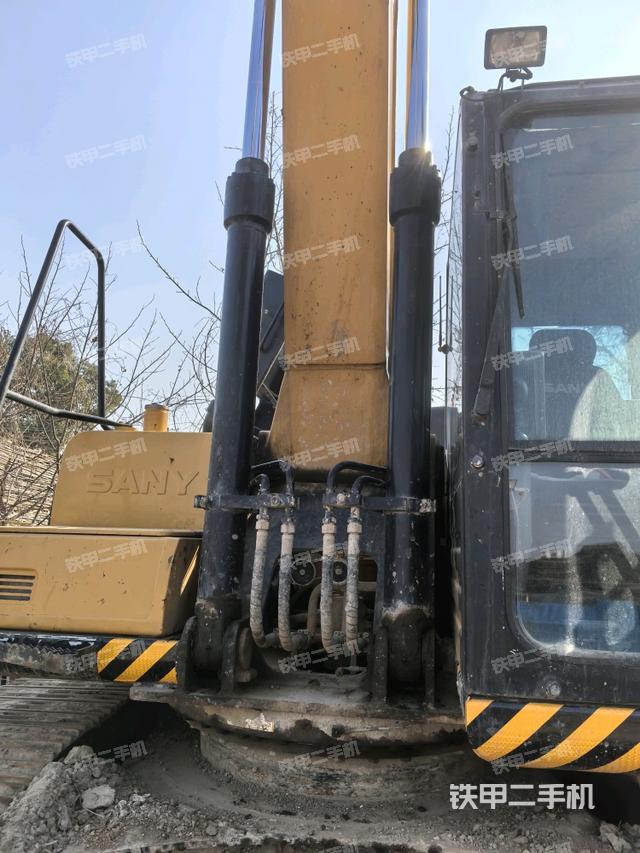 大臂油缸整體?豎拍（工作和回轉(zhuǎn)裝置）