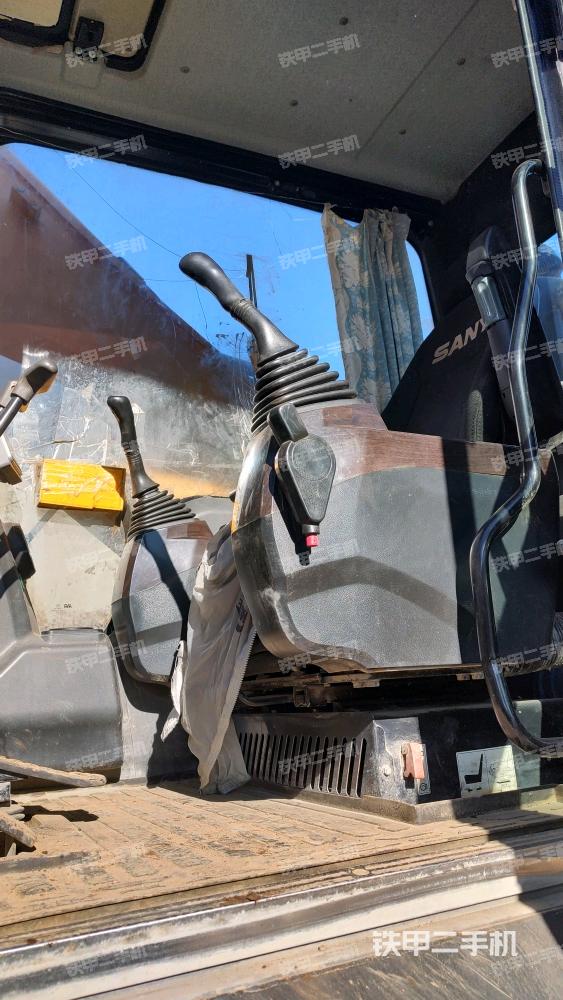 駕駛室整體（整機(jī)外觀）