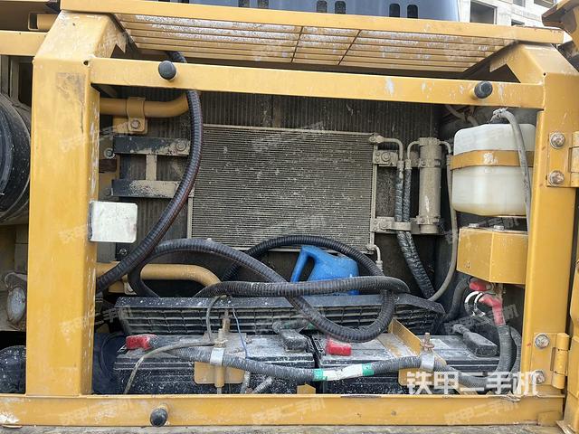 散熱器正面(大件艙室) 散熱器正面(大件艙室)