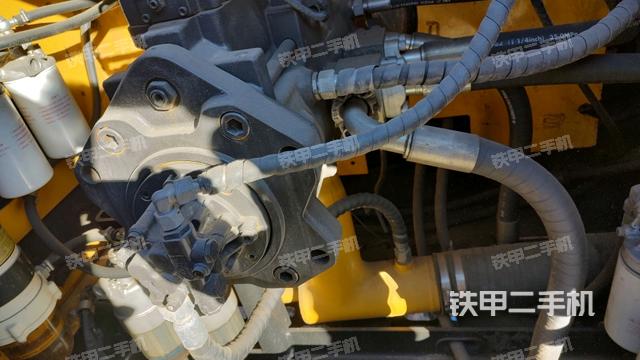 液壓泵艙室正面整體(整機外觀) 液壓泵艙室正面整體(整機外觀)