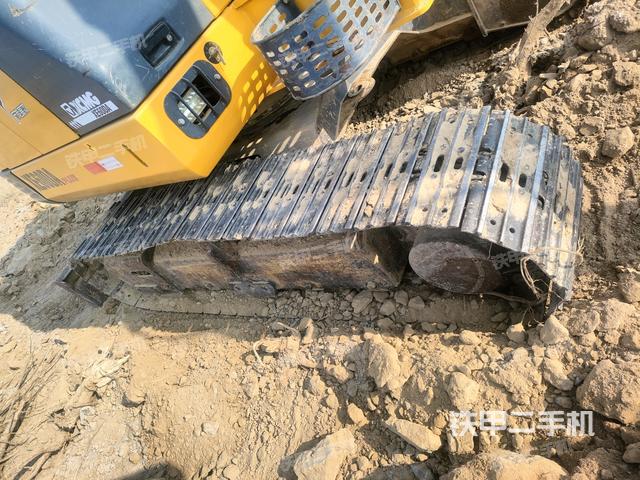 右側(cè)履帶整體?（行走機(jī)構(gòu)）