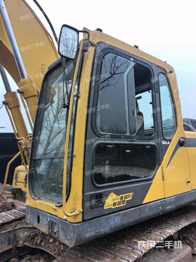 駕駛室左前45度（駕駛室部分）