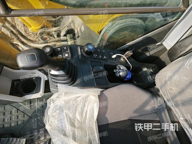 座椅右側(cè)控制臺/鑰匙門/油門/含右手柄（駕駛室部分）