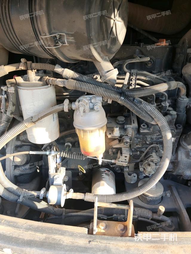 發(fā)動(dòng)機(jī)室（上車部件）