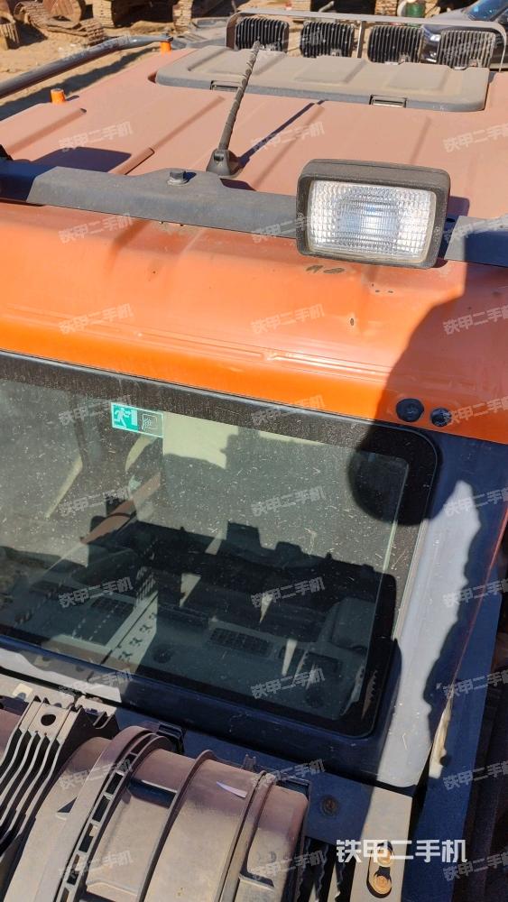 驾驶室顶部（整机外观）