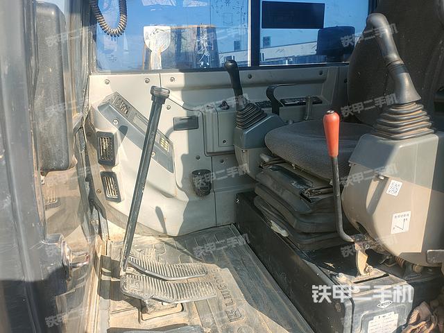 驾驶室整体（整机外观）