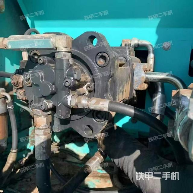 液壓泵艙室正面整體(整機(jī)外觀) 液壓泵艙室正面整體(整機(jī)外觀)