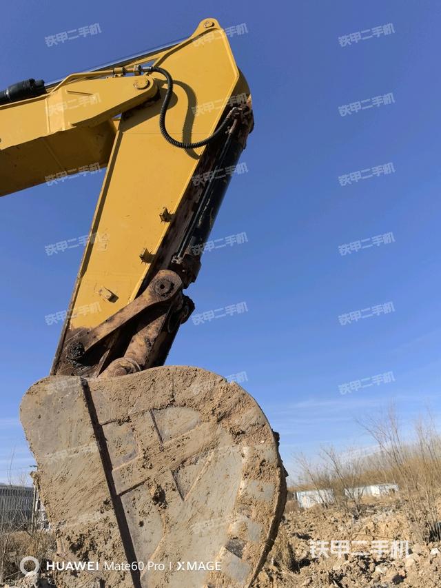 轉(zhuǎn)盤和下車架正前（工作和回轉(zhuǎn)裝置）